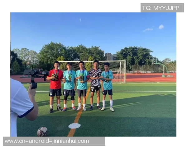 足球金手套荣誉背后的故事与守门员的传奇人生